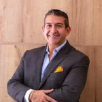 Foto del doctor Andrés Gómez. Cirujano plástico.